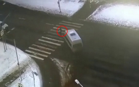 Утром в Чебоксарах микроавтобус сбил пешехода