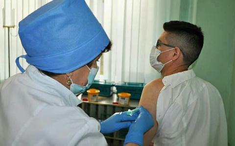 Минздрав России сообщил, когда в больницах появится подростковая вакцина “Спутник М”