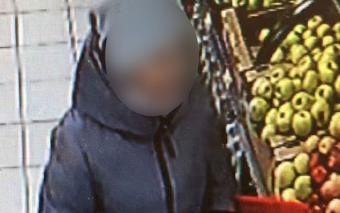 В Новочебоксарске ищут женщину, которая устроила продуктовый шопинг на чужие деньги