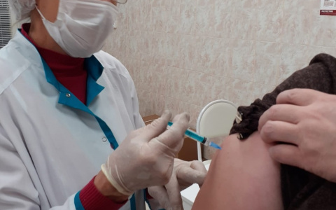 В Чувашии вакцинированным работникам обещают продлить отпуск
