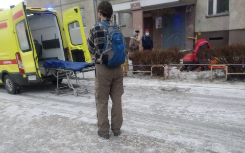 В Новочебоксарске женщина выпала из окна седьмого этажа многоэтажки