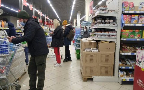 Николаев рассмотрит возможность допуска в супермаркеты по QR-кодам