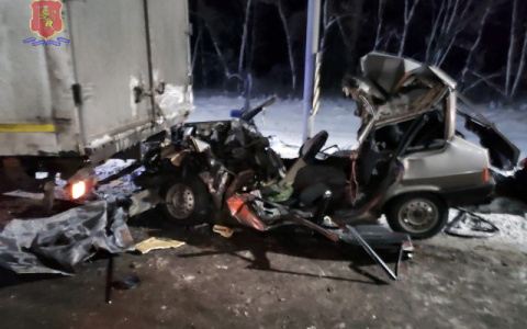 Пять человек, ехавших из Чувашии в Москву, погибли в серьезной аварии