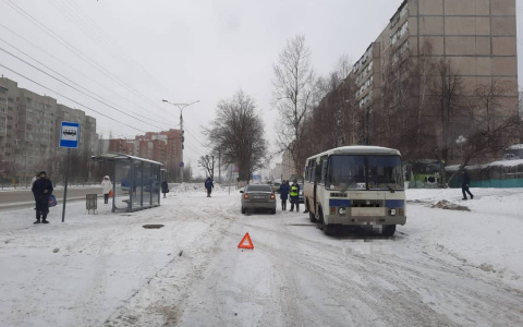 В Чебоксарах на проспекте Тракторостроителей "Форд" сбил пешехода