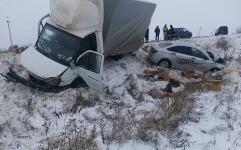 ГАЗель столкнулась с "Вестой" в Красноармейском районе: пострадали два человека