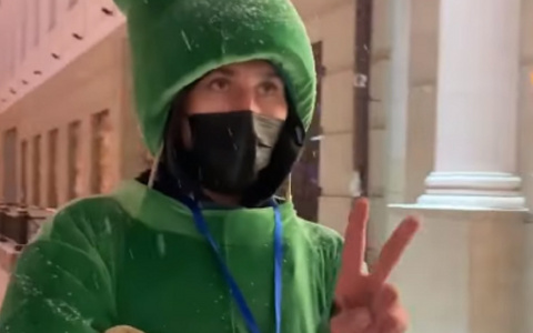 "Конь-аниматор" из Чувашии приставал к туристам в Казани: мужчину поймали и будут судить