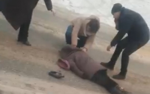 В Чебоксарах на проспекте Ленина машина сбила женщину и двоих детей