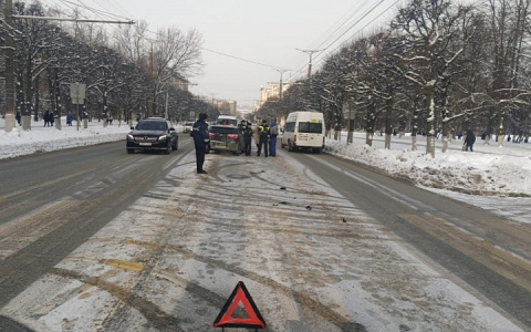 Появились подробности ДТП на проспекте Ленина, где машина сбила женщину с детьми