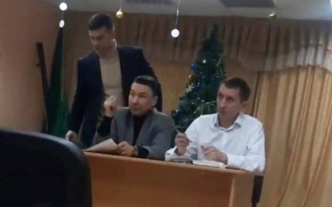 Власти Чувашии хотят ликвидировать все районы, но депутаты одного из них проголосовали против реформы Олега Николаева