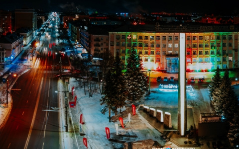 В Чебоксарах открыли стелу "Город трудовой доблести"