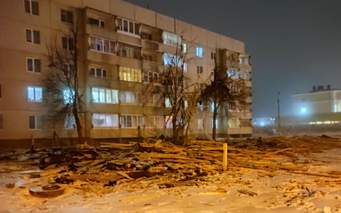 В Чувашии сильный ветер снес крышу пятиэтажки