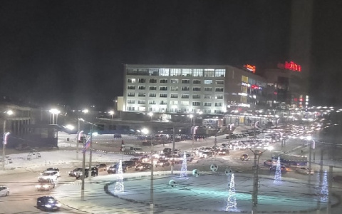 Чебоксарские автомобилисты встали в девятибалльных пробках