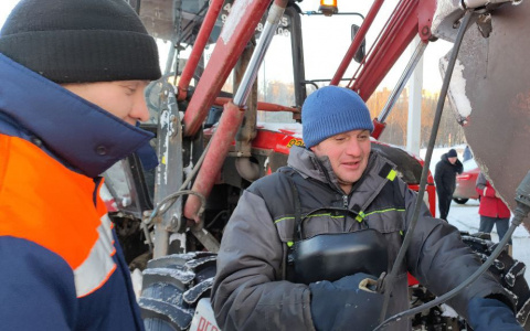 Два друга-тракториста в профессии 20 лет и ездят в Чебоксары из района: "Городские садиться за тяжелую технику не хотят"