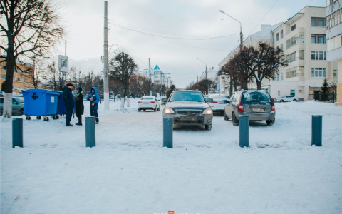 На Красной площади в Чебоксарах появились выдвижные блокираторы: проехать на Залив не получится