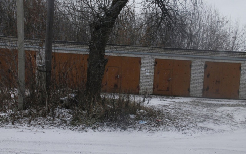 В чебоксарских гаражах мужчину облили бензином и подожгли: за дело взялся Верховный суд