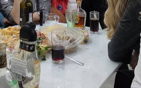 Как избавиться от похмелья после новогоднего застолья: советы нарколога из Чувашии