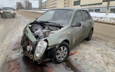 В Чебоксарах произошло лобовое ДТП: "Мужчине зажало ноги"