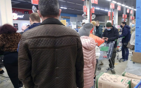 Власти Чувашии готовят список гипермаркетов, куда с 20 января не пустят без QR-кода