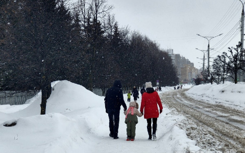 С нового года больше семей смогут получать ежемесячные выплаты на детей до трех лет