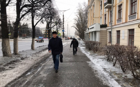 Путин поручил повысить пенсии "даже чуть выше инфляции"