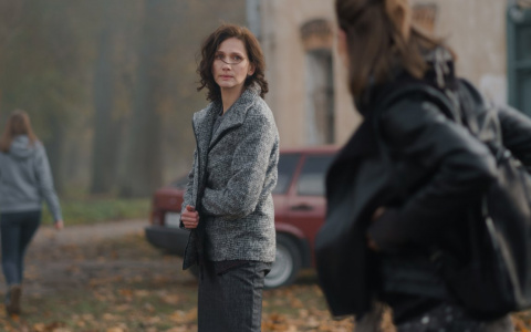 Вышел новый российский психоделический триллер «Бег улиток» с Любовью Толкалиной и Дарьей Урсуляк