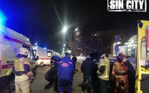 В ночной аварии в Чебоксарах пострадали четыре пассажира