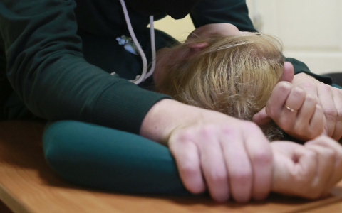 Житель Чувашии не устоял перед чарами соседки: догнал, затащил в сарай и изнасиловал