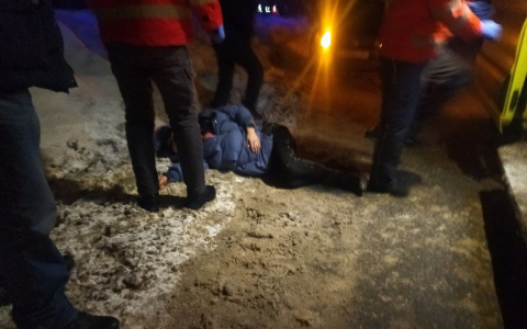 В Новочебоксарске водитель автобуса, ослепленный фарами, сбил женщину на дороге