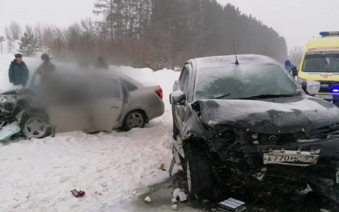 При столкновении двух легковушек в Чувашии погибли три человека