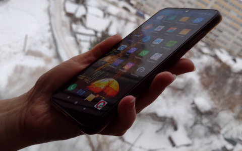 Оператор билайн назвал самые популярные смартфоны у женщин и мужчин