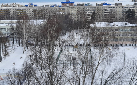 В Чебоксарах эвакуировали детей из нескольких школ