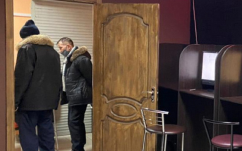 Оперативники Чувашии за сутки накрыли два подпольных салона