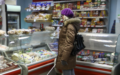 В Чебоксарском районе наказали предпринимателя, который торговал тухлыми продуктами