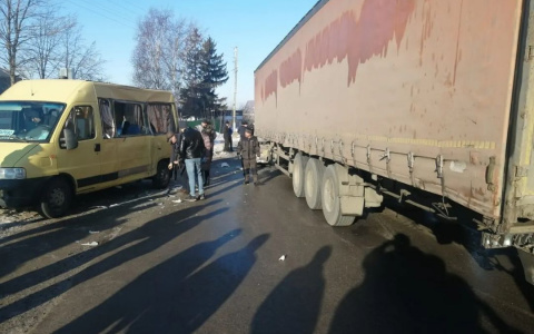 Число пострадавших в ДТП с маршруткой возросло: "Помощь потребовалась беременной девушке"