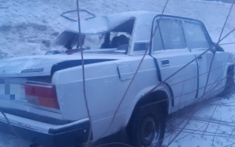 В Чувашии водитель не справился управлением автомобиля и перевернулся