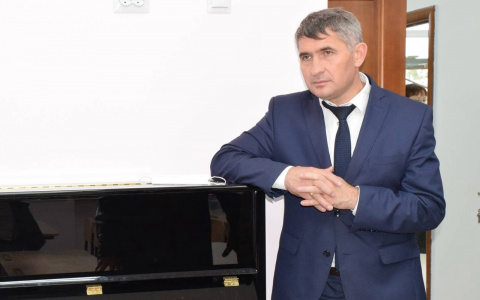 Николаев отменил свой отпуск и посоветовал другим чиновникам задуматься