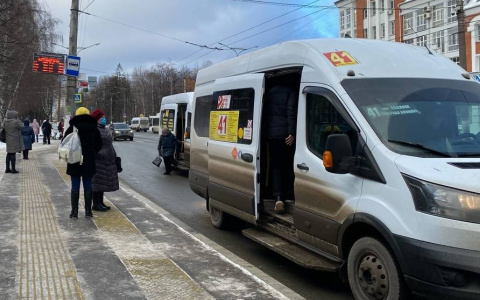 Чебоксарка нашла в маршрутке чужую банковскую карту и отправилась с ней по магазинам