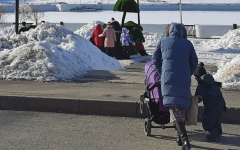 Восемь основных пособий, на которые могут рассчитывать семьи с детьми в 2022 году