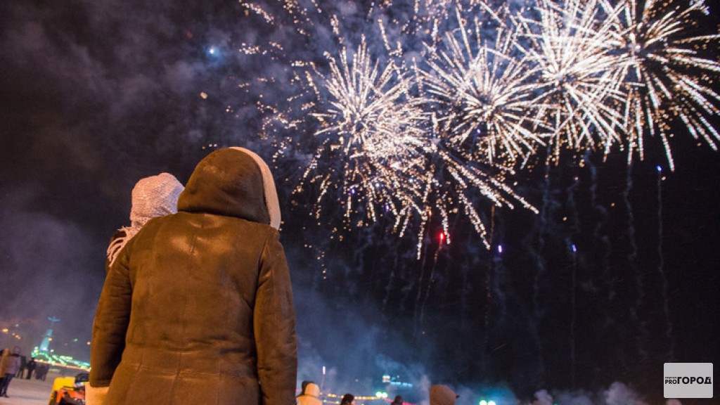 Солдаты в новогоднюю ночь. Чебоксары новый год салют. Новогодняя ночь на первом 2016. Новогодняя ночь и салюты Владимир. Новогодний салют КАМАЗ мастер.