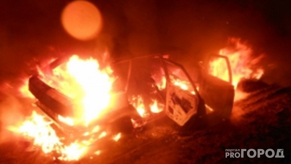 В Чувашии мать с детьми успели выбраться из загоревшейся машины