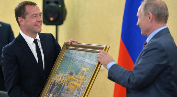 Путин подарил Медведеву на день рождения картину чувашского художника Путин подарил Медведеву на день рождения картину чувашского художника