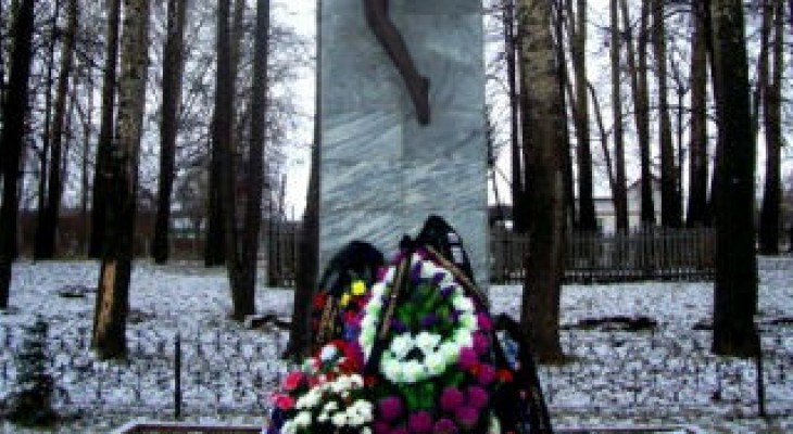 В Чувашии на митинге вспомнили 106 детей, заживо сгоревших во время пожара в школе В Чувашии на митинге вспомнили 106 детей, заживо сгоревших во время пожара в школе
