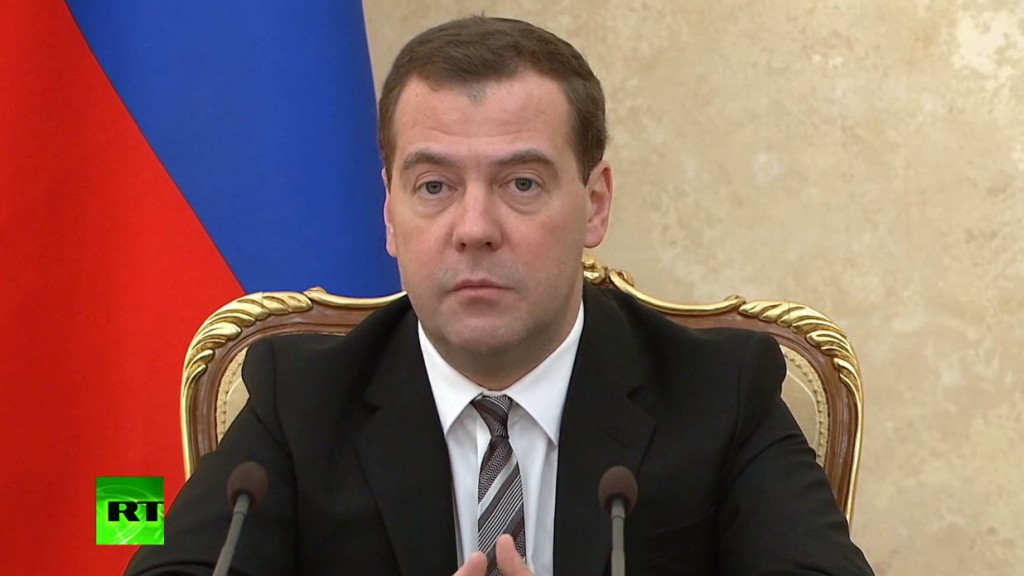 Медведев: "Курс рубля не отражает реальное состояние экономики страны" Медведев: "Курс рубля не отражает реальное состояние экономики страны"