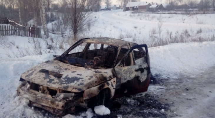 В Ядринском районе автомобиль сгорел во время движения В Ядринском районе автомобиль сгорел во время движения