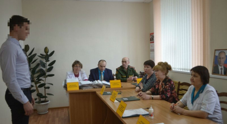 Студент в Чебоксарах предоставил военкомату справку о 28 болезнях Студент в Чебоксарах предоставил военкомату справку о 28 болезнях