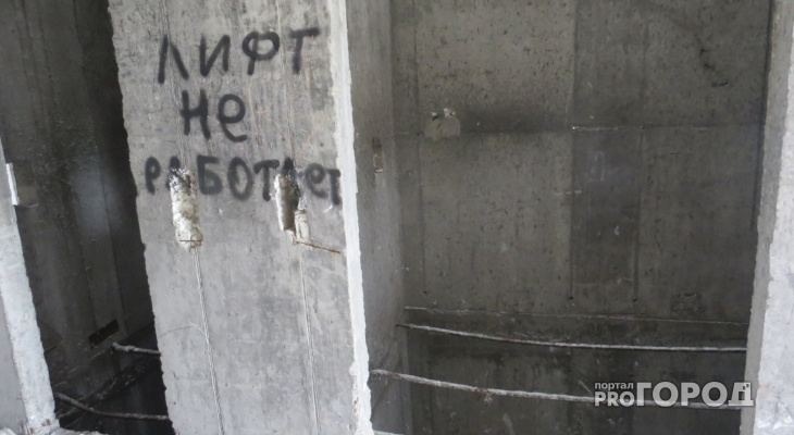 В Чебоксарах после падения мужчины, строительную компанию заставят доделать лифт
