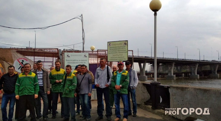 Строители Московского моста бастуют из-за невыплаты зарплаты Строители Московского моста бастуют из-за невыплаты зарплаты