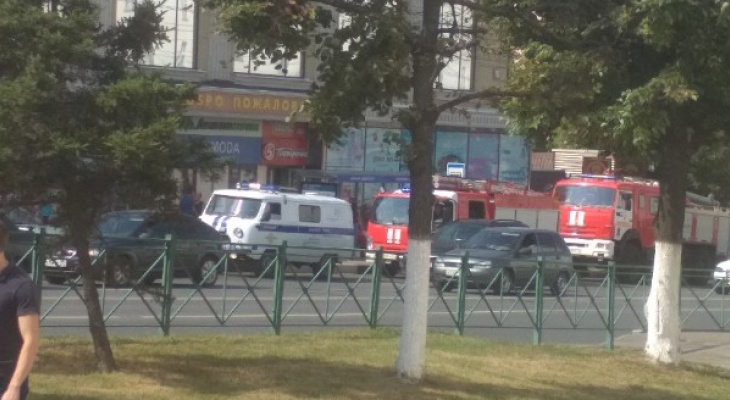 В центре Чебоксар из банка эвакуировали людей В центре Чебоксар из банка эвакуировали людей