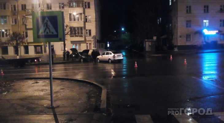 В Чебоксарах в столкновении Opel Astra и Lada Priora пострадали два человека