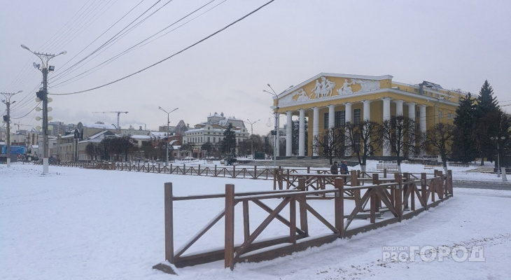 Катков чебоксары. Катки Чебоксары открытые. Самый большой каток в Чебоксарах. Горка красная площадь Чебоксары.